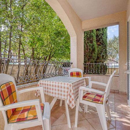 Appartamento House Laura 200M From The Beach And The Center Porec Esterno foto