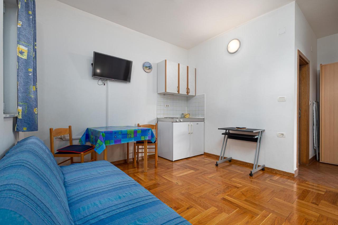 Appartamento House Laura 200M From The Beach And The Center Porec Esterno foto
