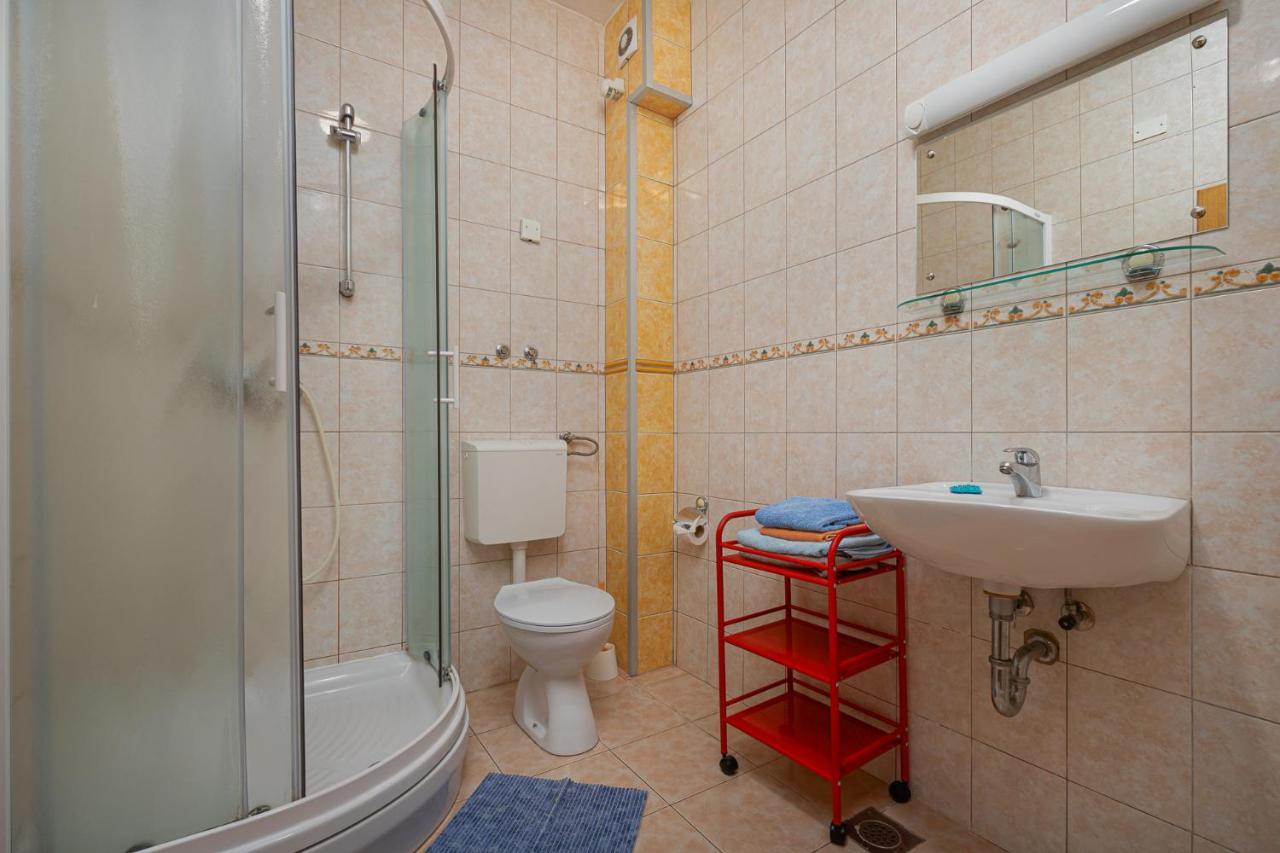 Appartamento House Laura 200M From The Beach And The Center Porec Esterno foto