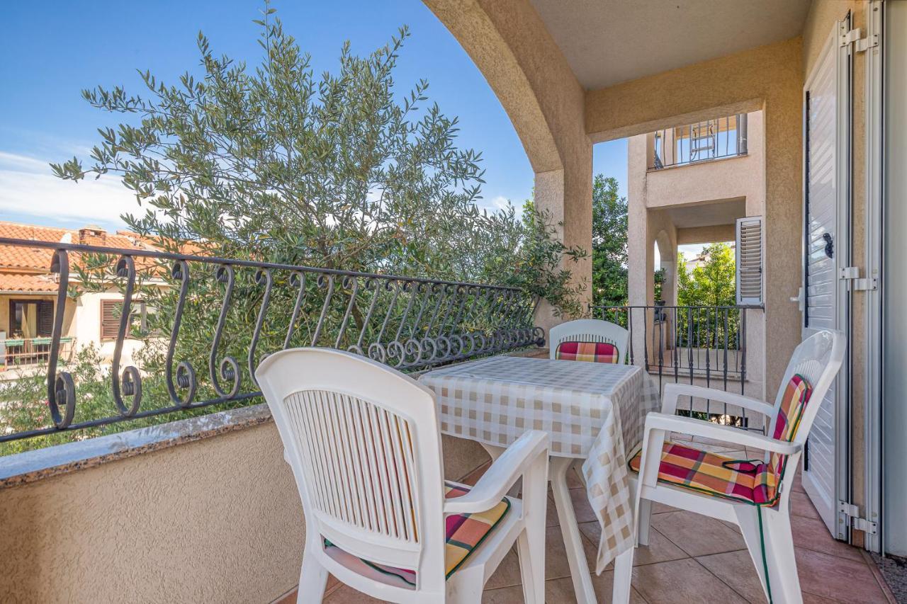 Appartamento House Laura 200M From The Beach And The Center Porec Esterno foto