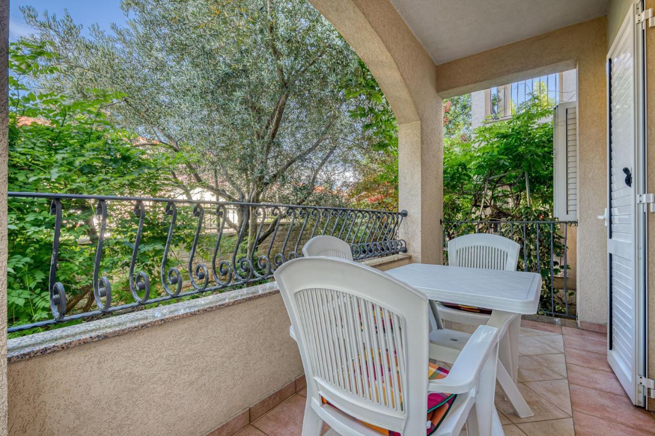 Appartamento House Laura 200M From The Beach And The Center Porec Esterno foto
