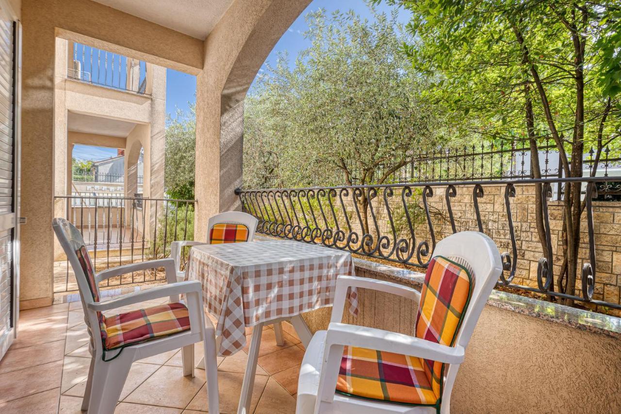 Appartamento House Laura 200M From The Beach And The Center Porec Esterno foto